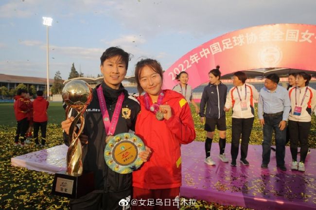 女朋友的红色胸罩