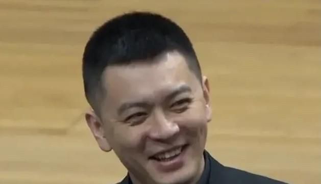 美女百分百露胸