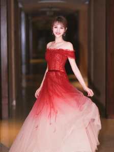 美女嗯啊