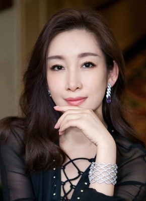 李妍雨惊艳写真照